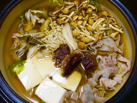きのこたっぷり!ちゅるっとなめこ豚きのこ鍋♡